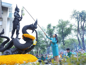 <strong>อ่านเพิ่มเติมเกี่ยวกับ</strong><br>ศ.ดร.นฤมล ภิญโญสินวัฒน์ รัฐมนตรีว่าการกระทรวงเกษตรและสหกรณ์ พร้อมด้วย นายอิทธิ ศิริลัทธยากร รัฐมนตรีช่วยว่าการกระทรวงเกษตรและสหกรณ์ นายอัครา พรหมเผ่า รัฐมนตรีช่วยว่าการกระทรวงเกษตรและสหกรณ์ จุดธูป เทียน ถวายพวงมาลัยเพื่อสักการะสิ่งศักดิ์ประจำกระทรวงเกษตร ศ.ดร.นฤมล ภิญโญสินวัฒน์ รัฐมนตรีว่าการกระทรวงเกษตรและสหกรณ์ พร้อมด้วย นายอิทธิ ศิริลัทธยากร รัฐมนตรีช่วยว่าการกระทรวงเกษตรและสหกรณ์ นายอัครา พรหมเผ่า รัฐมนตรีช่วยว่าการกระทรวงเกษตรและสหกรณ์ จุดธูป เทียน ถวายพวงมาลัยเพื่อสักการะสิ่งศักดิ์ประจำกระทรวงเกษตร