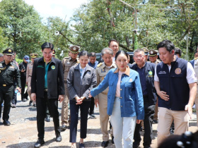 <strong>อ่านเพิ่มเติมเกี่ยวกับ</strong><br>นางสาวแพทองธาร ชินวัตร นายกรัฐมนตรี พร้อมด้วย นายอิทธิ ศิริลัทธยากร รัฐมนตรีช่วยว่าการกระทรวงเกษตรและสหกรณ์ นายอัครา พรหมเผ่า รัฐมนตรีช่วยว่าการกระทรวงเกษตรและสหกรณ์ ลงพื้นที่จังหวัดจันทบุรี เดินทางไปยังสวนรักตะวัน ตำบลสองพี่น้อง อำเภอท่าใหม่ จังหวัดจัน นางสาวแพทองธาร ชินวัตร นายกรัฐมนตรี พร้อมด้วย นายอิทธิ ศิริลัทธยากร รัฐมนตรีช่วยว่าการกระทรวงเกษตรและสหกรณ์ นายอัครา พรหมเผ่า รัฐมนตรีช่วยว่าการกระทรวงเกษตรและสหกรณ์ ลงพื้นที่จังหวัดจันทบุรี เดินทางไปยังสวนรักตะวัน ตำบลสองพี่น้อง อำเภอท่าใหม่ จังหวัดจัน