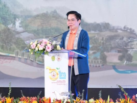 <strong>อ่านเพิ่มเติมเกี่ยวกับ</strong><br>นายอัครา พรหมเผ่า รัฐมนตรีช่วยว่าการกระทรวงเกษตรและสหกรณ์ เป็นประธานในพิธีเปิดงานวันสถาปนาครบรอบ 62 ปี กรมพัฒนาที่ดิน “ดินนำ น้ำตาม สู่ความยั่งยืนเกษตรไทย” นายอัครา พรหมเผ่า รัฐมนตรีช่วยว่าการกระทรวงเกษตรและสหกรณ์ เป็นประธานในพิธีเปิดงานวันสถาปนาครบรอบ 62 ปี กรมพัฒนาที่ดิน “ดินนำ น้ำตาม สู่ความยั่งยืนเกษตรไทย”