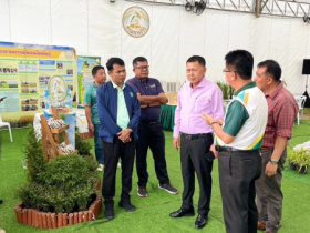 <strong>อ่านเพิ่มเติมเกี่ยวกับ</strong><br>รองอธิบดีกรมส่งเสริมสหกรณ์ ลงพื้นที่ตรวจเยี่ยมการเตรียมความพร้อมสถานที่ในการจัดโครงการจัดงานถ่ายทอดเทคโนโลยี (Field Day) จังหวัดสุพรรณบุรี รองอธิบดีกรมส่งเสริมสหกรณ์ ลงพื้นที่ตรวจเยี่ยมการเตรียมความพร้อมสถานที่ในการจัดโครงการจัดงานถ่ายทอดเทคโนโลยี (Field Day) จังหวัดสุพรรณบุรี