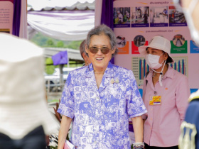<strong>อ่านเพิ่มเติมเกี่ยวกับ</strong><br>สมเด็จพระกนิษฐาธิราชเจ้า กรมสมเด็จพระเทพรัตนราชสุดา ฯ สยามบรมราชกุมารี เสด็จพระราชดำเนินไปทรงปฏิบัติพระราชกรณียกิจในพื้นที่จังหวัดเพชรบุรี สมเด็จพระกนิษฐาธิราชเจ้า กรมสมเด็จพระเทพรัตนราชสุดา ฯ สยามบรมราชกุมารี เสด็จพระราชดำเนินไปทรงปฏิบัติพระราชกรณียกิจในพื้นที่จังหวัดเพชรบุรี