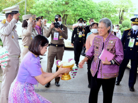 <strong>อ่านเพิ่มเติมเกี่ยวกับ</strong><br>สมเด็จพระกนิษฐาธิราชเจ้า กรมสมเด็จพระเทพรัตนราชสุดา ฯ สยามบรมราชกุมารี เสด็จพระราชดำเนินไปทรงปฏิบัติพระราชกรณียกิจในพื้นที่จังหวัดราชบุรี สมเด็จพระกนิษฐาธิราชเจ้า กรมสมเด็จพระเทพรัตนราชสุดา ฯ สยามบรมราชกุมารี เสด็จพระราชดำเนินไปทรงปฏิบัติพระราชกรณียกิจในพื้นที่จังหวัดราชบุรี