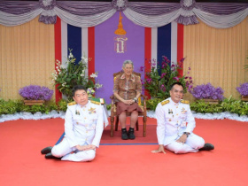 <strong>อ่านเพิ่มเติมเกี่ยวกับ</strong><br>สมเด็จพระกนิษฐาธิราชเจ้า กรมสมเด็จพระเทพรัตนราชสุดาฯ สยามบรมราชกุมารี พระราชทานพระราชวโรกาส ให้นายวิศิษฐ์ ศรีสุวรรณ์ อธิบดีกรมส่งเสริมสหกรณ์ และนายสันทาน สีสา รองอธิบดีกรมส่งเสริมสหกรณ์ เข้าเฝ้าฯ สมเด็จพระกนิษฐาธิราชเจ้า กรมสมเด็จพระเทพรัตนราชสุดาฯ สยามบรมราชกุมารี พระราชทานพระราชวโรกาส ให้นายวิศิษฐ์ ศรีสุวรรณ์ อธิบดีกรมส่งเสริมสหกรณ์ และนายสันทาน สีสา รองอธิบดีกรมส่งเสริมสหกรณ์ เข้าเฝ้าฯ