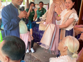 <strong>อ่านเพิ่มเติมเกี่ยวกับ</strong><br>รองอธิบดีกรมส่งเสริมสหกรณ์ ลงพื้นที่จังหวัดนครพนม ตรวจเยี่ยมการดำเนินงานของกลุ่มพัฒนาอาชีพตำบลนาทม ตามพระราชดำริ สมเด็จพระกนิษฐาธิราชเจ้า กรมสมเด็จพระเทพรัตนราชสุดา ฯ สยามบรมราชกุมารี รองอธิบดีกรมส่งเสริมสหกรณ์ ลงพื้นที่จังหวัดนครพนม ตรวจเยี่ยมการดำเนินงานของกลุ่มพัฒนาอาชีพตำบลนาทม ตามพระราชดำริ สมเด็จพระกนิษฐาธิราชเจ้า กรมสมเด็จพระเทพรัตนราชสุดา ฯ สยามบรมราชกุมารี