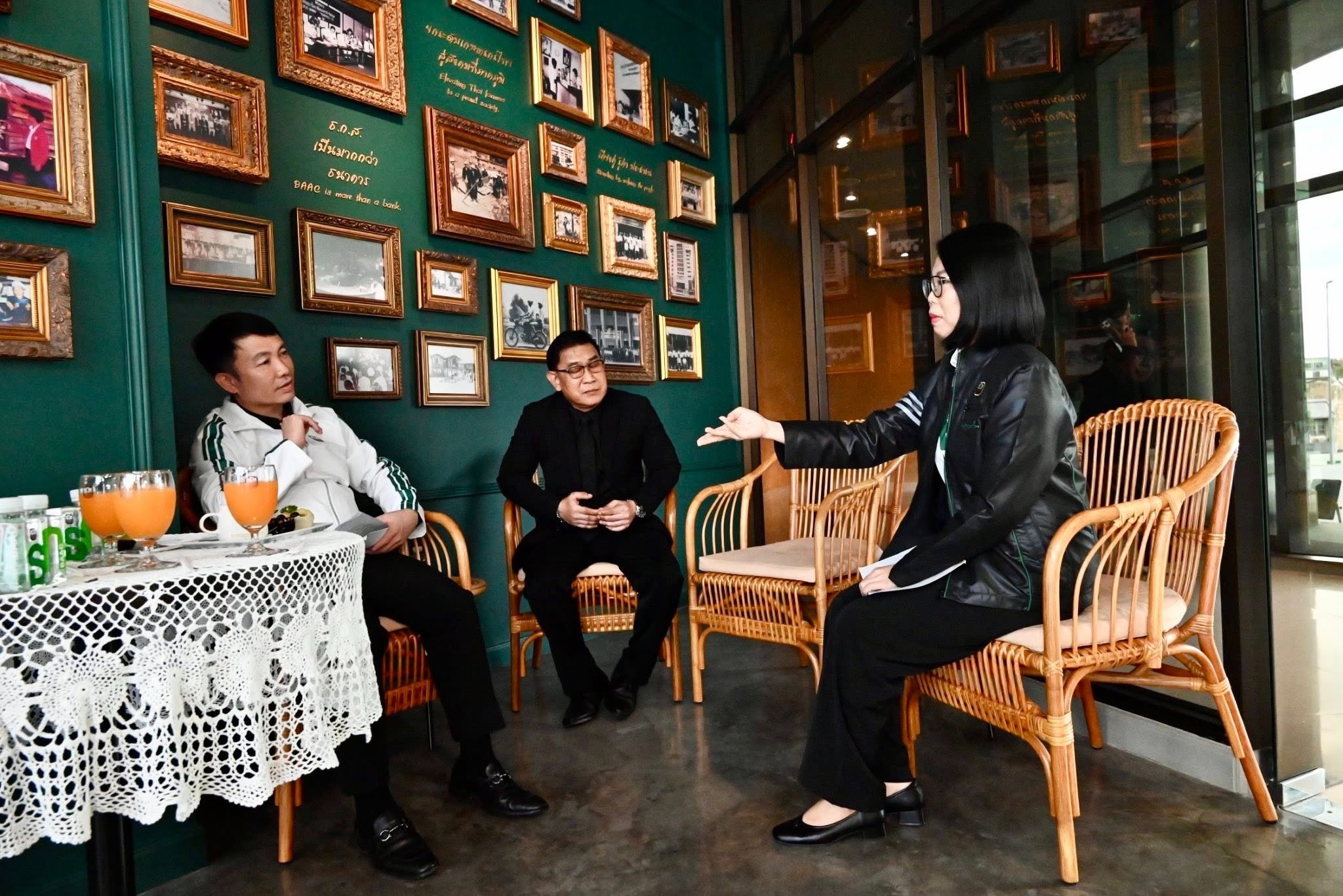 อธิบดีกรมส่งเสริมสหกรณ์ ร่วมบันทึกเทปสัมภาษณ์ในหัวข้อ ... พารามิเตอร์รูปภาพ 1