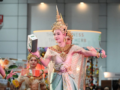 นายสาธิต ปานขำ เลขานุการกรม พร้อมด้วย นายอนุรัตน์ เลื่อนลอย ... พารามิเตอร์รูปภาพ 11