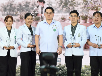 นายสาธิต ปานขำ เลขานุการกรม พร้อมด้วย นายอนุรัตน์ เลื่อนลอย ... พารามิเตอร์รูปภาพ 13