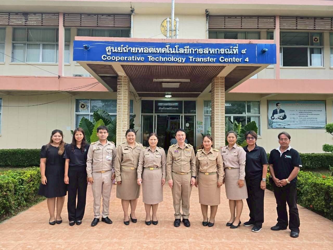 อธิบดีกรมส่งเสริมสหกรณ์ พร้อมด้วย นางสาวอภิวันท์ ... พารามิเตอร์รูปภาพ 1