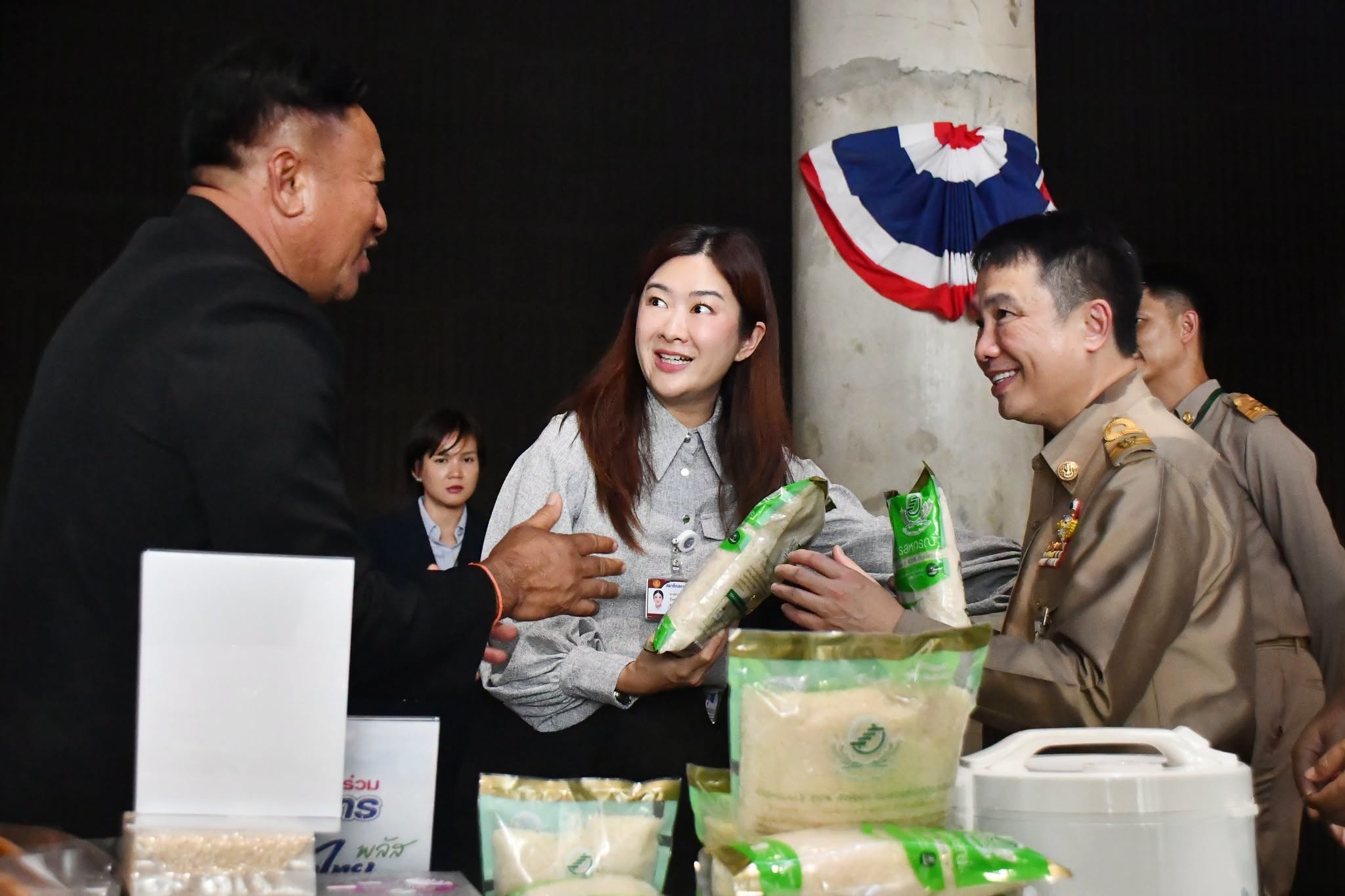 สหกรณ์ปลื้มยอดขายสินค้าดาวเด่นของจังหวัดชื่นชมลูกค้า ... พารามิเตอร์รูปภาพ 1
