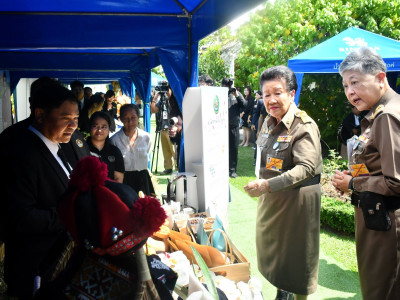 รองอธิบดีกรมส่งเสริมสหกรณ์ พร้อมด้วย ... พารามิเตอร์รูปภาพ 2