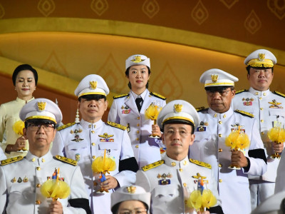 นายอนุทิน ชาญวีรกูล นายกรัฐมนตรี และนางธนนนท์ ชาญวีรกูล ... พารามิเตอร์รูปภาพ 12