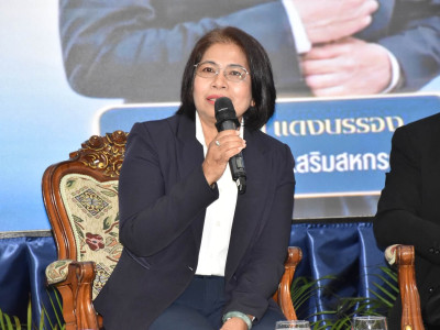 รองอธิบดีกรมส่งเสริมสหกรณ์ พร้อมด้วย นางสาวปรานอม ... พารามิเตอร์รูปภาพ 3