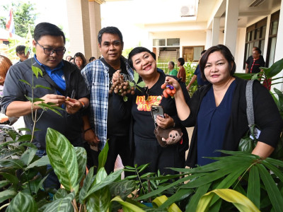 รองอธิบดีกรมส่งเสริมสหกรณ์ พร้อมด้วย ผู้ตรวจราชการกรม ... พารามิเตอร์รูปภาพ 10