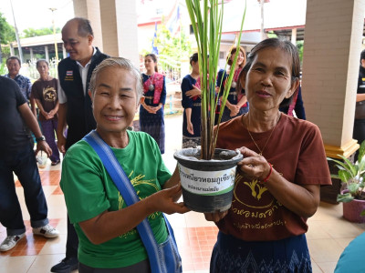 รองอธิบดีกรมส่งเสริมสหกรณ์ พร้อมด้วย ผู้ตรวจราชการกรม ... พารามิเตอร์รูปภาพ 8