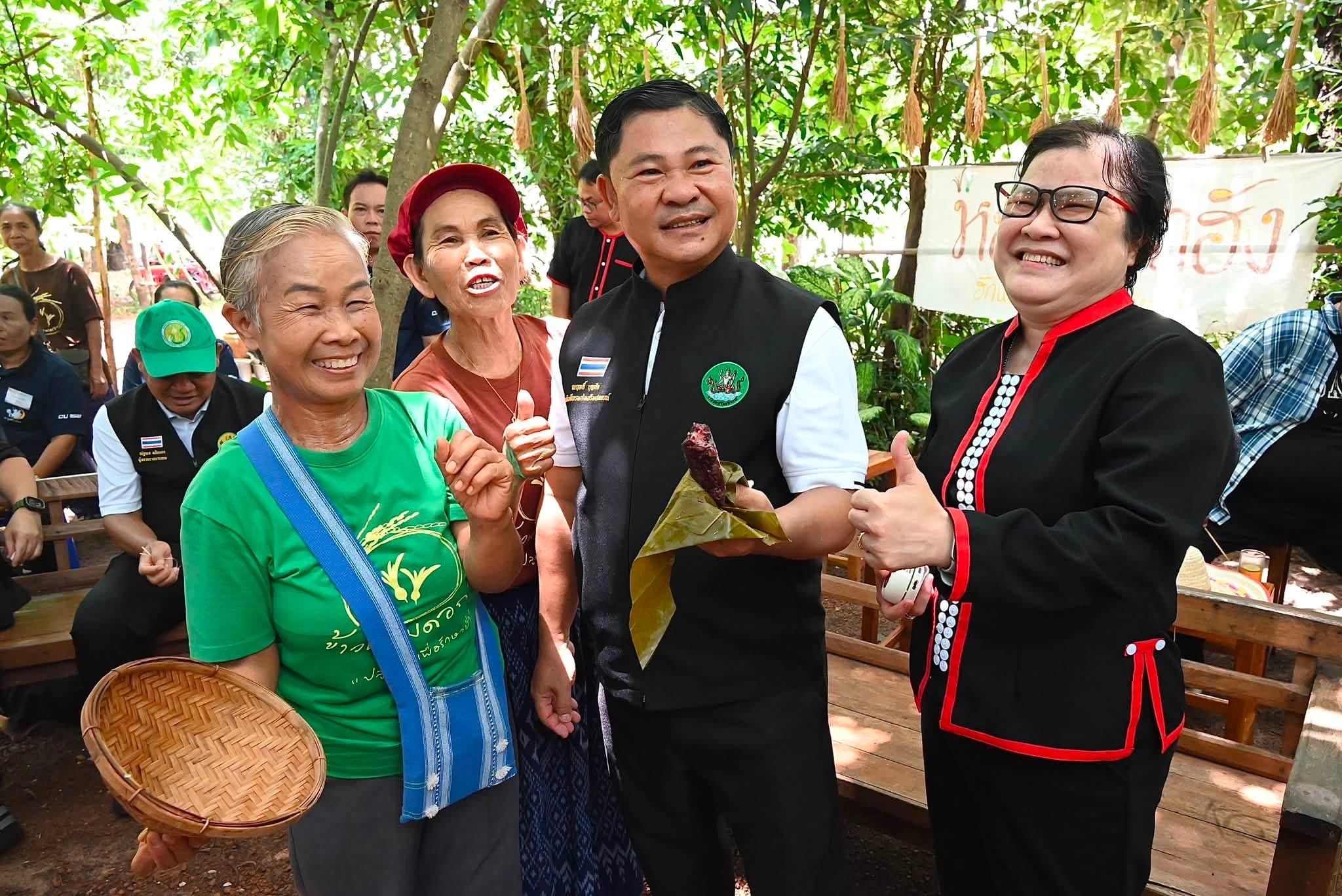 รองอธิบดีกรมส่งเสริมสหกรณ์ พร้อมด้วย ก ผู้ตรวจราชการกรม ... พารามิเตอร์รูปภาพ 1