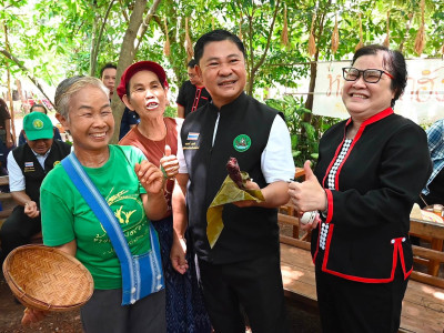 รองอธิบดีกรมส่งเสริมสหกรณ์ พร้อมด้วย ก ผู้ตรวจราชการกรม ... พารามิเตอร์รูปภาพ 1