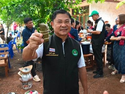 รองอธิบดีกรมส่งเสริมสหกรณ์ พร้อมด้วย ก ผู้ตรวจราชการกรม ... พารามิเตอร์รูปภาพ 2