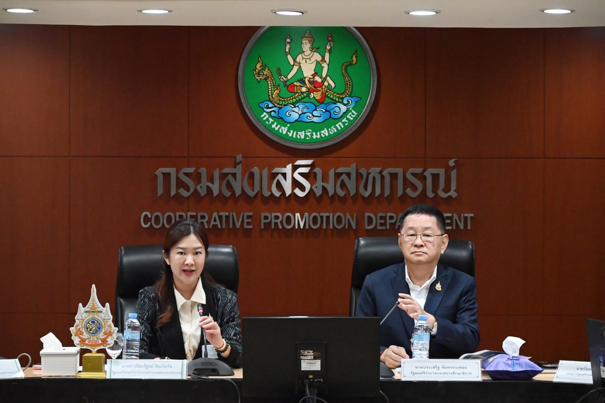 นายประเสริฐ จันทรรวงทอง รัฐมนตรีว่าการกระทรวงศึกษาธิการ ... พารามิเตอร์รูปภาพ 1