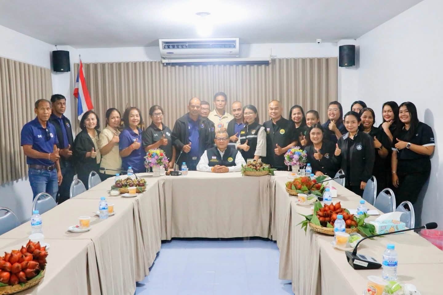 รองอธิบดีกรมส่งเสริมสหกรณ์ พร้อมด้วย นายศิวกร ศรีภักดี ... พารามิเตอร์รูปภาพ 1