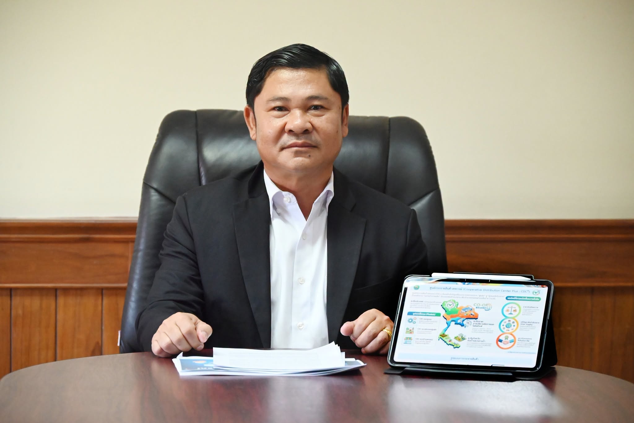 รองอธิบดีกรมส่งเสริมสหกรณ์ ร่วมบันทึกเทปสัมภาษณ์ ... พารามิเตอร์รูปภาพ 1