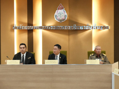นายประเสริฐ จันทรรวงทอง รัฐมนตรีว่าการกระทรวงศึกษาธิการ ... พารามิเตอร์รูปภาพ 1