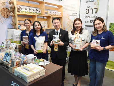 อธิบดีกรมส่งเสริมสหกรณ์ ร่วมเป็นเกียรติและเยี่ยมชมนิทรรศการ ... พารามิเตอร์รูปภาพ 31