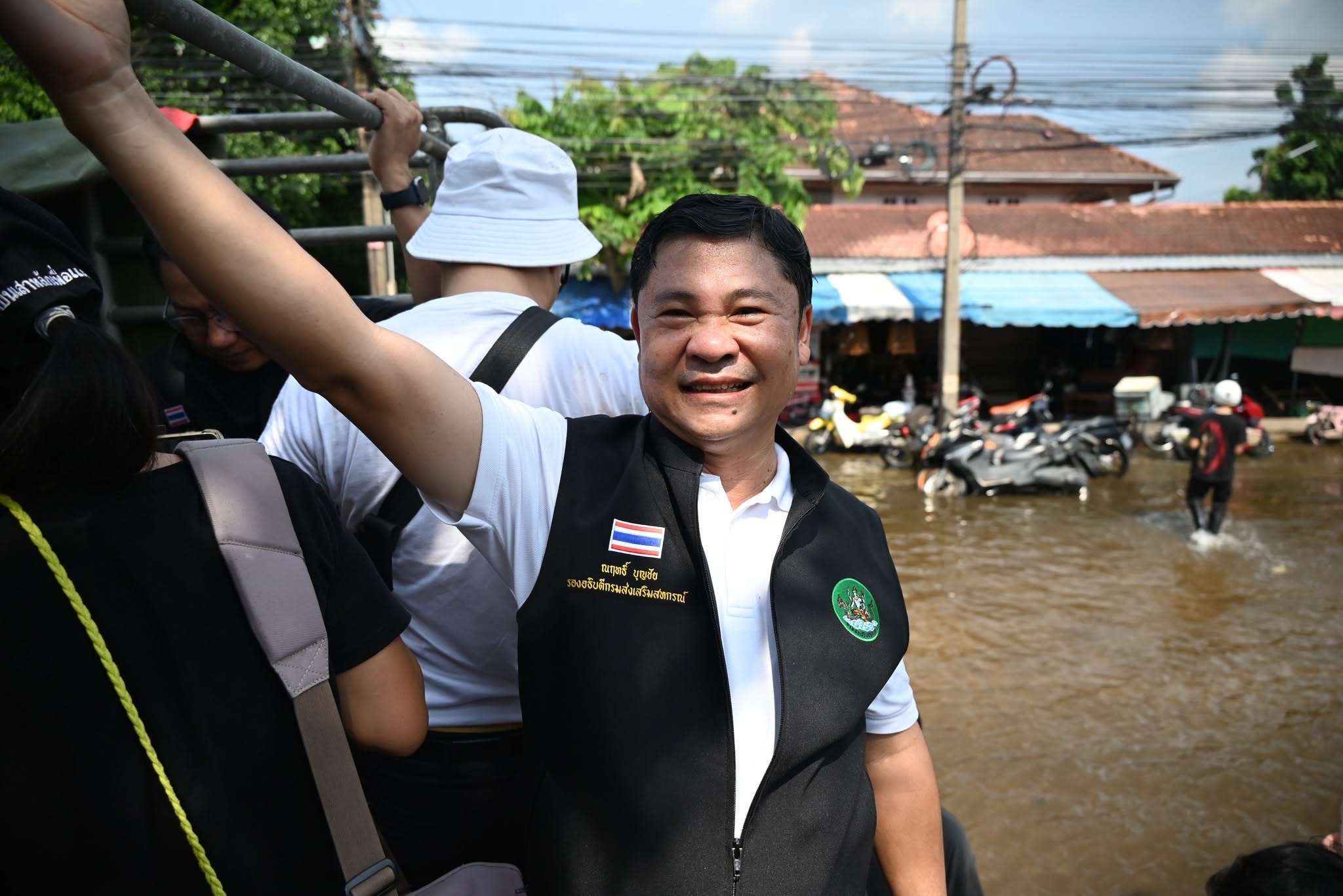 รองอธิบดีกรมส่งเสริมสหกรณ์ ลงพื้นที่บริเวณหมู่บ้านสหกรณ์ ... พารามิเตอร์รูปภาพ 1