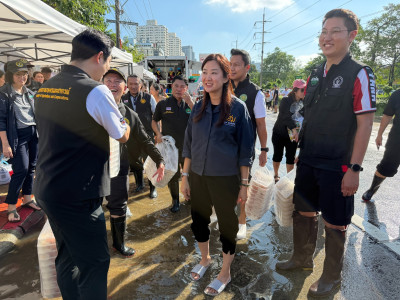 กรมส่งเสริมสหกรณ์ ระดมความช่วยเหลือผู้ประสบภัยน้ำท่วม ... พารามิเตอร์รูปภาพ 24