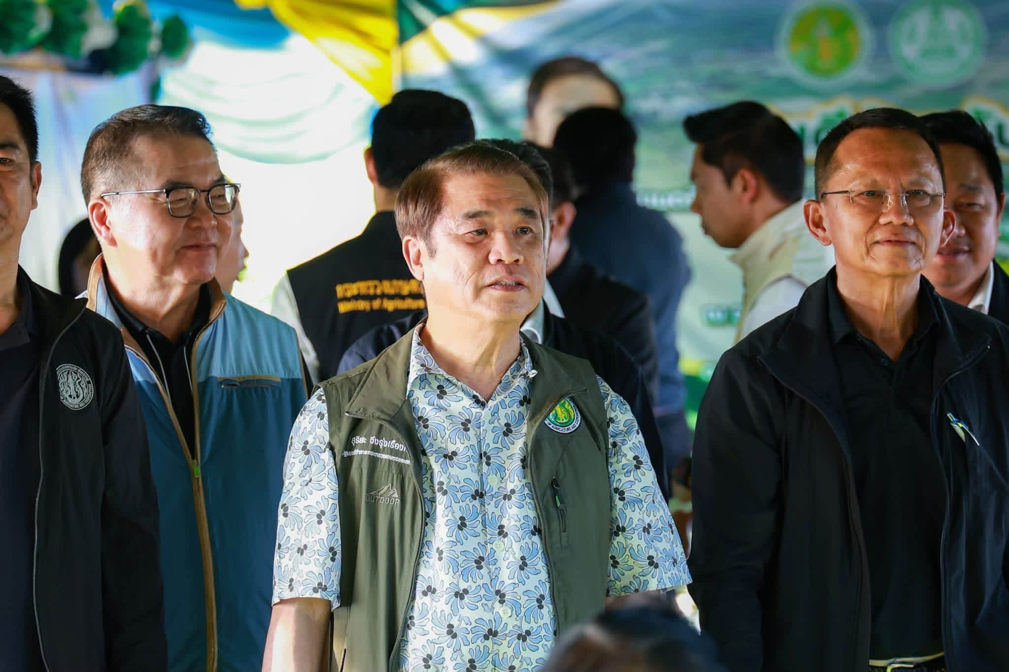 นายสุริยะ จึงรุ่งเรืองกิจ รมว.กษ. พร้อมด้วย ... พารามิเตอร์รูปภาพ 1