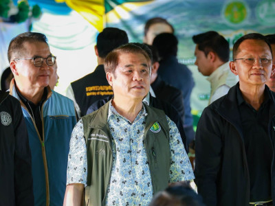 นายสุริยะ จึงรุ่งเรืองกิจ รมว.กษ. พร้อมด้วย ... พารามิเตอร์รูปภาพ 1