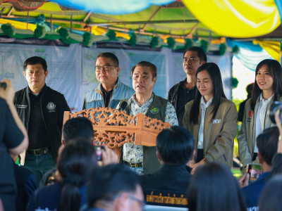 นายสุริยะ จึงรุ่งเรืองกิจ รมว.กษ. พร้อมด้วย ... พารามิเตอร์รูปภาพ 3