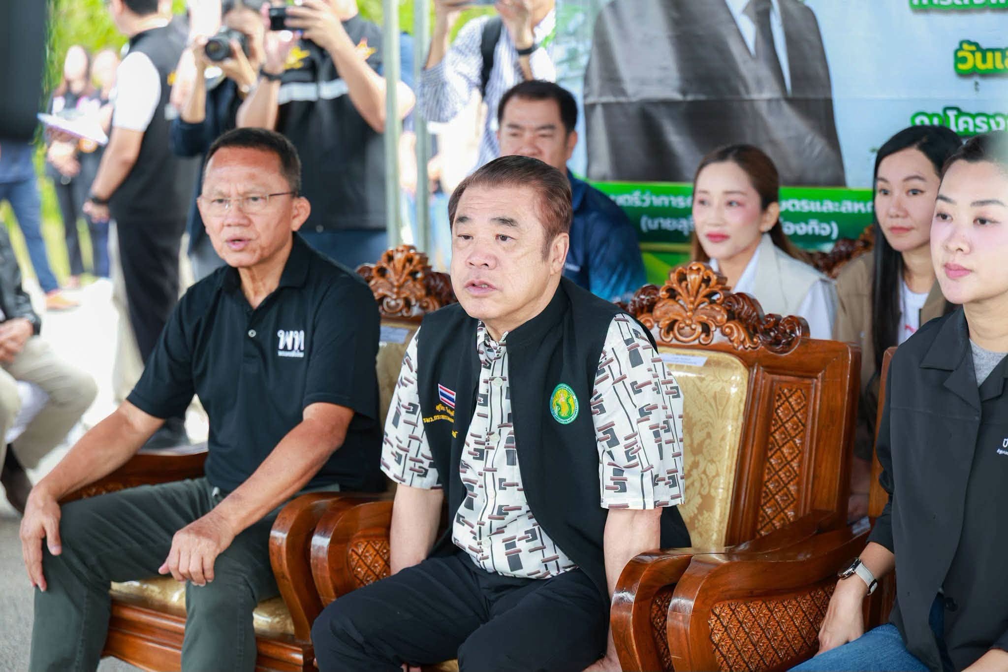 นายสุริยะ จึงรุ่งเรืองกิจ รมว.กษ. พร้อมด้วย ... พารามิเตอร์รูปภาพ 1