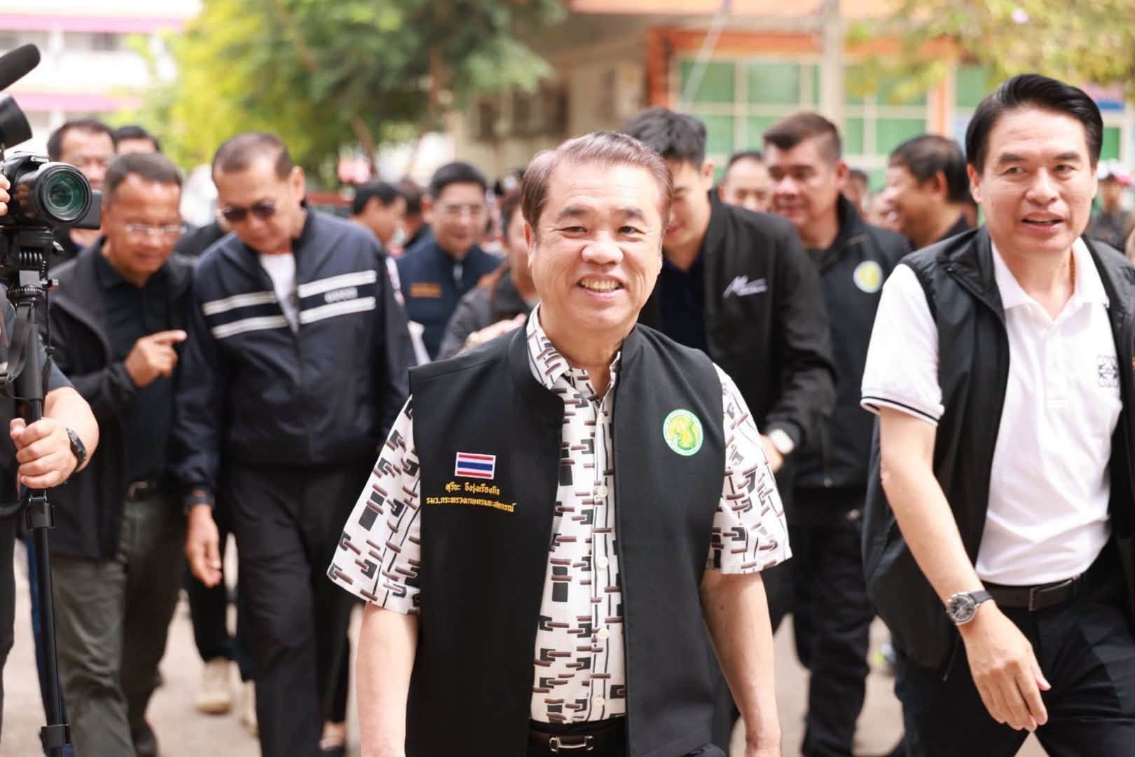 นายสุริยะ จึงรุ่งเรืองกิจ รมว.กษ. พร้อมด้วย ... พารามิเตอร์รูปภาพ 1