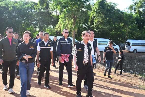 นายสุริยะ จึงรุ่งเรืองกิจ รมว.กษ. พร้อมด้วย นางสาวปิยรัฐชย์ ... พารามิเตอร์รูปภาพ 1