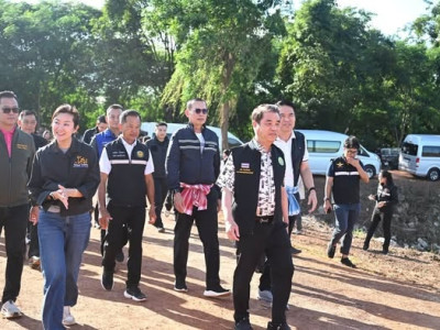 นายสุริยะ จึงรุ่งเรืองกิจ รมว.กษ. พร้อมด้วย นางสาวปิยรัฐชย์ ... พารามิเตอร์รูปภาพ 1