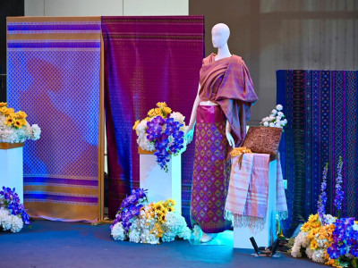 รองอธิบดีกรมส่งเสริมสหกรณ์ ร่วมพิธีเปิดงาน “หม่อนไหมสัญจร ... พารามิเตอร์รูปภาพ 15