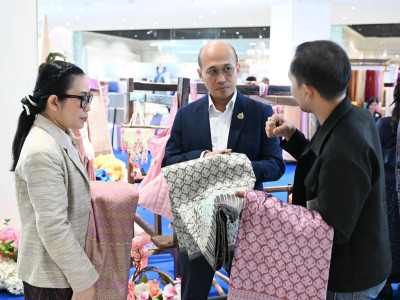 รองอธิบดีกรมส่งเสริมสหกรณ์ ร่วมพิธีเปิดงาน “หม่อนไหมสัญจร ... พารามิเตอร์รูปภาพ 4