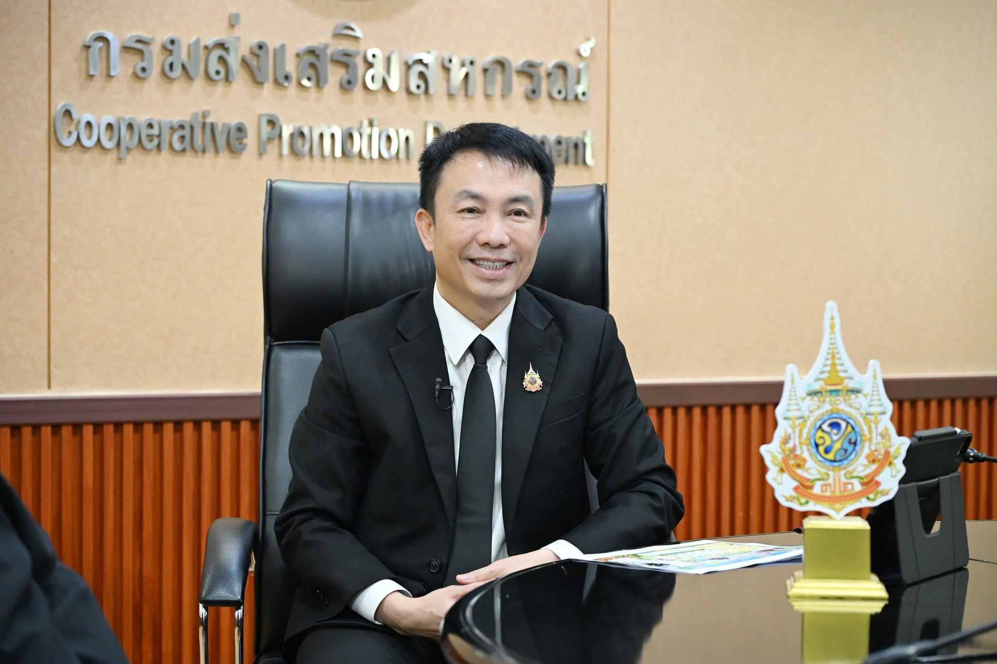 อธิบดีกรมส่งเสริมสหกรณ์ ร่วมบันทึกเทปสัมภาษณ์ในรายการ ... พารามิเตอร์รูปภาพ 1