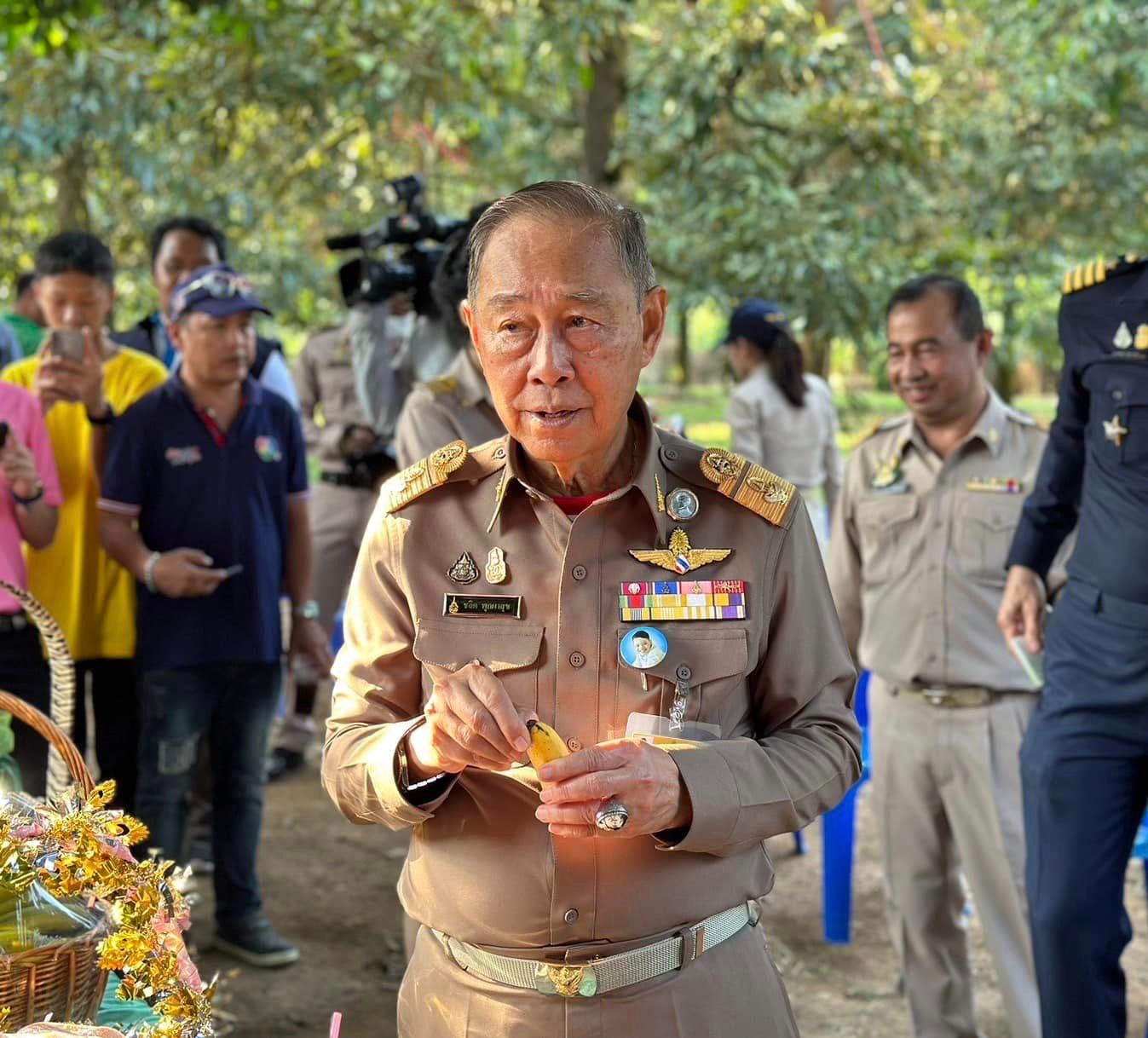 องคมนตรี เยี่ยมชมแปลงเกษตรชาวสวนทุเรียนบ้านร่วมใจพัฒนา พารามิเตอร์รูปภาพ 1