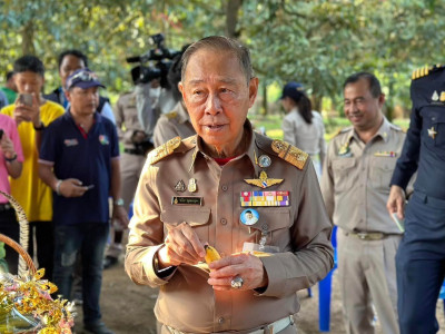 องคมนตรี เยี่ยมชมแปลงเกษตรชาวสวนทุเรียนบ้านร่วมใจพัฒนา พารามิเตอร์รูปภาพ 1