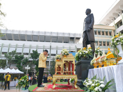 วางพานพุ่มและพวงมาลัยถวายสักการะพระอนุสาวรีย์ ... พารามิเตอร์รูปภาพ 4