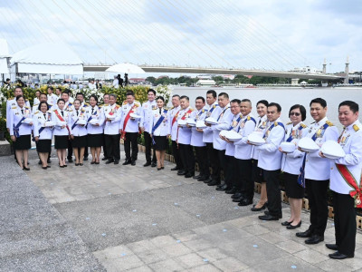 พระบาทสมเด็จพระเจ้าอยู่หัว และสมเด็จพระนางเจ้า ฯ ... พารามิเตอร์รูปภาพ 18