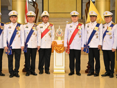 พระบาทสมเด็จพระเจ้าอยู่หัว และสมเด็จพระนางเจ้า ฯ ... พารามิเตอร์รูปภาพ 10