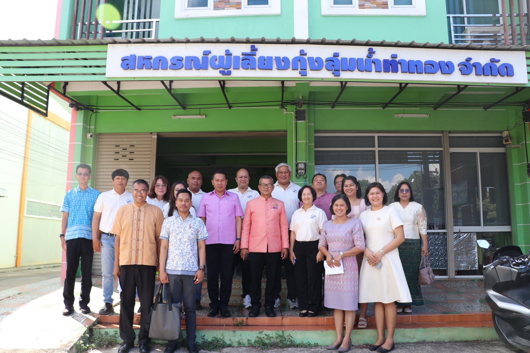 รองอธิบดีกรมส่งเสริมสหกรณ์ พร้อมด้วย ... พารามิเตอร์รูปภาพ 1