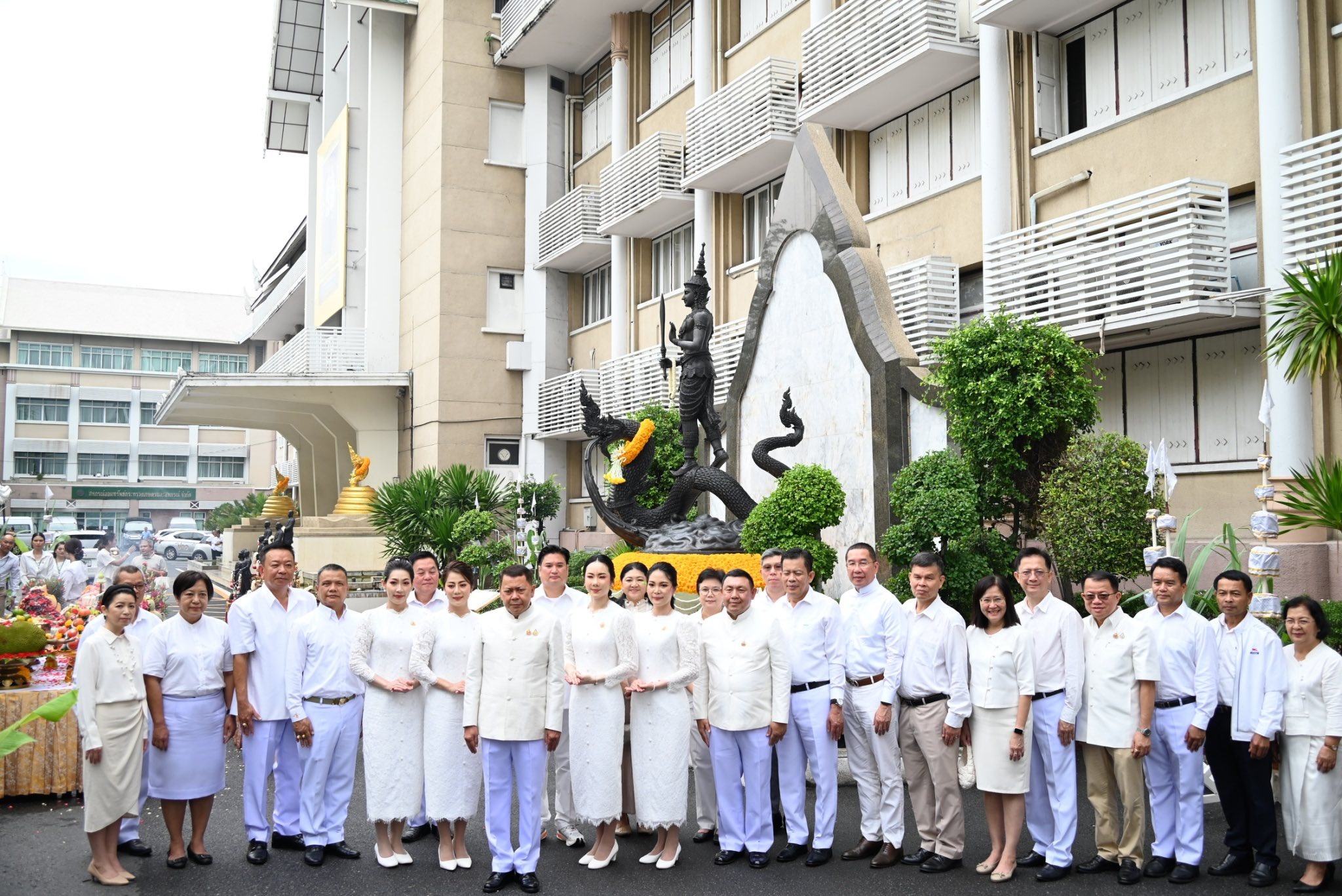 นายประยูร อินสกุล ปลัดกระทรวงเกษตรและสหกรณ์ ... พารามิเตอร์รูปภาพ 1