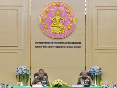 พลอากาศเอก ชลิต พุกผาสุก องคมนตรี พร้อมด้วย พลอากาศเอก จอม ... พารามิเตอร์รูปภาพ 12