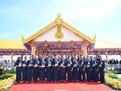 พระบาทสมเด็จพระเจ้าอยู่หัว และสมเด็จพระนางเจ้าฯ ... พารามิเตอร์รูปภาพ 25