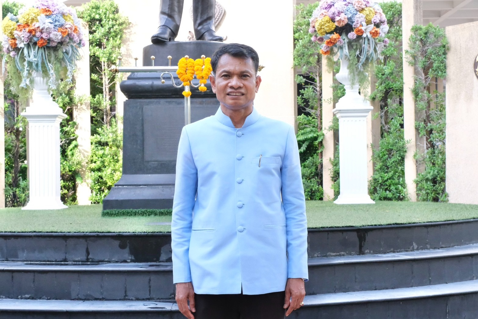 รองอธิบดีกรมส่งเสริมสหกรณ์ เข้าสักการะสิ่งศักดิ์สิทธิ์ ... พารามิเตอร์รูปภาพ 1