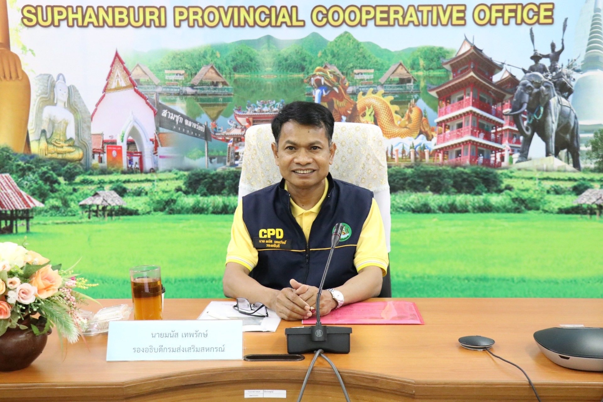นายมนัส เทพรักษ์ รองอธิบดีกรมส่งเสริมสหกรณ์ ... พารามิเตอร์รูปภาพ 1