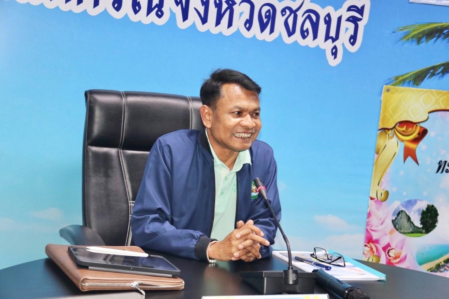รองอธิบดีกรมส่งเสริมสหกรณ์ พร้อมด้วย เลขานุการกรม ... พารามิเตอร์รูปภาพ 1